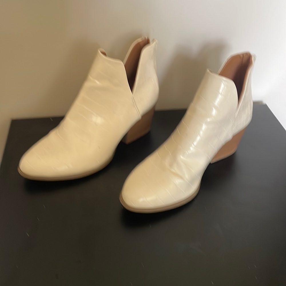 Women’s cream colored booties size 8